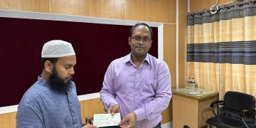 হালুয়াঘাট গরু বাজারে অগ্নিকাণ্ড: ক্ষতিগ্রস্তদের পাশে দাঁড়াল উপজেলা প্রশাসন