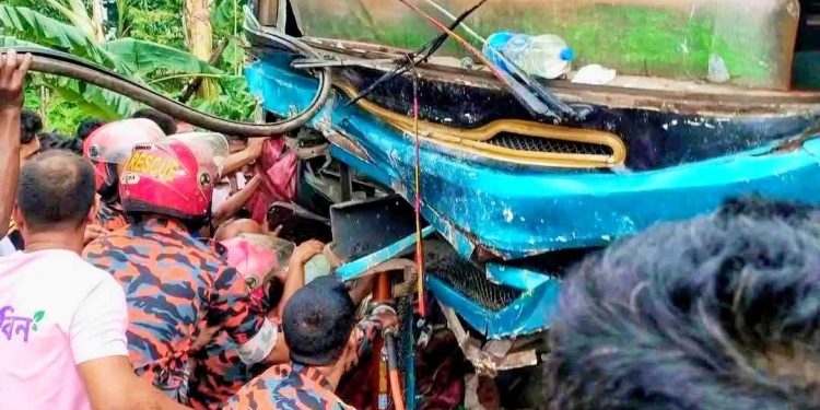 সড়কে প্রাণ গেল ১৪ জনের, মৃত্যু থামছে না তারাকান্দা-ফুলপুর মহাসড়ক