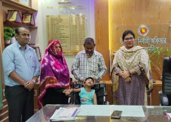 একটি হুইলচেয়ার বদলে দিলো ছোট্ট জাকিয়ার সারা পৃথিবী