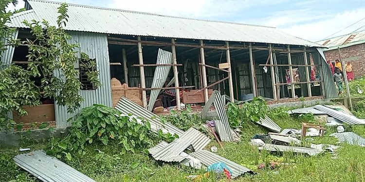 ফুলপুরে প্রেমসংক্রান্ত হত্যাকাণ্ড ঘিরে উত্তেজনা: ফাঁসির দাবিতে বিক্ষোভ, ভাঙচুর ও অগ্নিসংযোগ