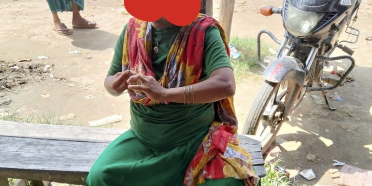 ফুলবাড়িয়ায় ‘পাগলী’ নারী অন্তঃসত্ত্বা: যৌন নিপীড়নের দায়ে উঠতি যুবকদের বিরুদ্ধে ফুঁসে উঠেছে জনতা