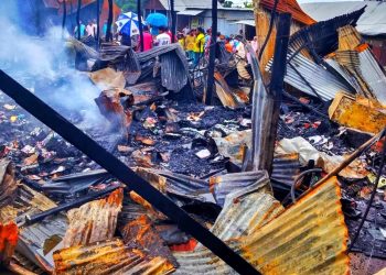 হালুয়াঘাটে গভীর রাতে ভয়াবহ অগ্নিকাণ্ডে ১২ দোকান পুড়ে ছাই, ক্ষতি দেড় কোটি টাকা