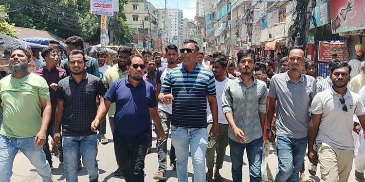 ককটেল হামলার প্রতিবাদে ময়মনসিংহে যুবদলের বিক্ষোভ