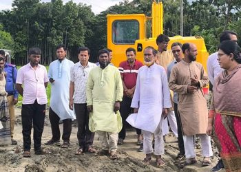 সরকারি রাস্তায় পুকুর খনন: ফুলপুরে ৫০ হাজার টাকা জরিমানা, কঠোর হুঁশিয়ারি ইউএনওর