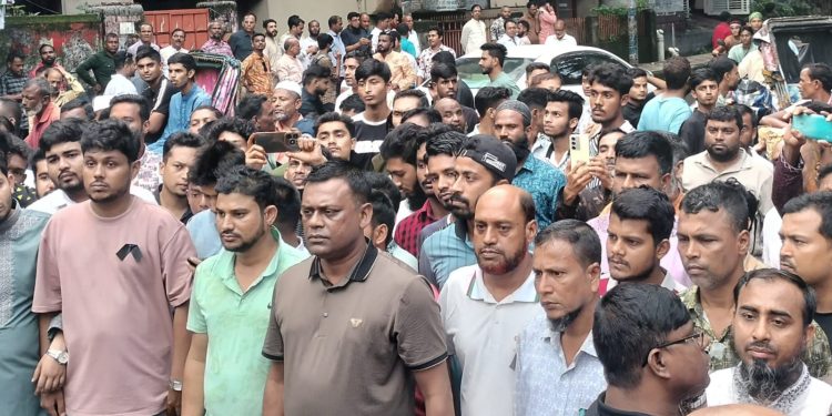 জুলাই-আগষ্ট গণঅভ্যুত্থান স্মরণে বিএনপির কালো ব্যাজ ও মৌন মিছিল