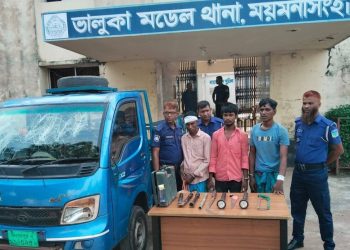 ভালুকায় রানার মটরসে চুরির চেষ্টা, তিনজন আটক