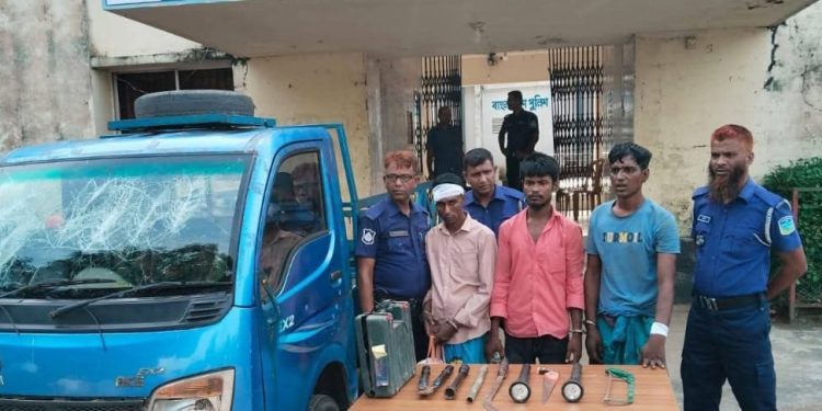 ভালুকায় রানার মটরসে চুরির চেষ্টা, তিনজন আটক