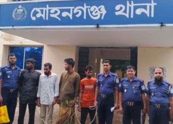 লেকপাড়েই গাঁজার আড্ডা, মোহনগঞ্জে পুলিশের জালে চার মাদকসেবী