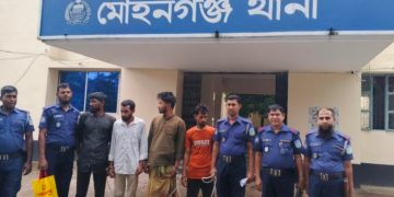লেকপাড়েই গাঁজার আড্ডা, মোহনগঞ্জে পুলিশের জালে চার মাদকসেবী