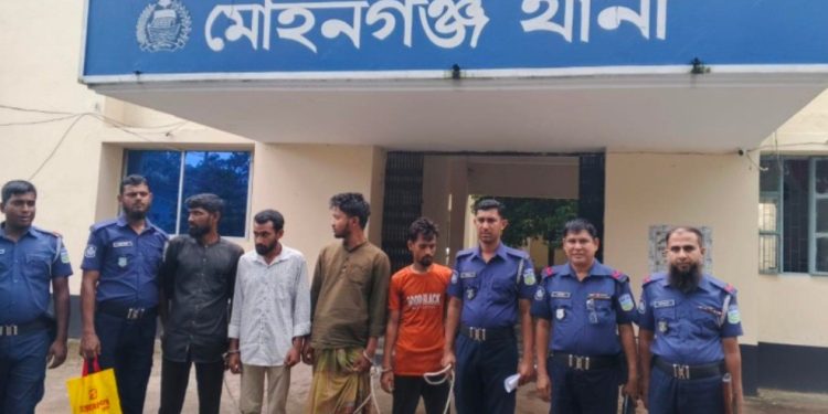 লেকপাড়েই গাঁজার আড্ডা, মোহনগঞ্জে পুলিশের জালে চার মাদকসেবী