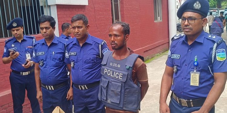 ভালুকায় মা ও দুই শিশুকে জবাই করে হত্যা, একদিনের ব্যবধানে দেবর নজরুল গ্রেপ্তার