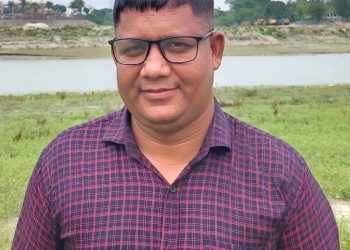 গণতন্ত্রের গলায় ছুরি: বাংলাদেশে সাংবাদিকতা এখন রক্তাক্ত পথচলা