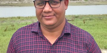 গণতন্ত্রের গলায় ছুরি: বাংলাদেশে সাংবাদিকতা এখন রক্তাক্ত পথচলা