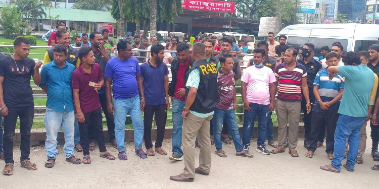 ময়মনসিংহ মেডিকেল কলেজ হাসপাতালে দালাল চক্রের দৌরাত্ম্য, র‌্যাবের অভিযানে গ্রেফতার ১৮,