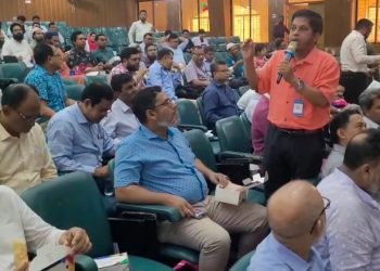 ৫০ বছরের পর হাড় ক্ষয়ের ঝুঁকি ভয়াবহ,প্রতি তিন নারী ও পাঁচ পুরুষের একজন আক্রান্ত, বিশেষজ্ঞদের সতর্কবার্তা