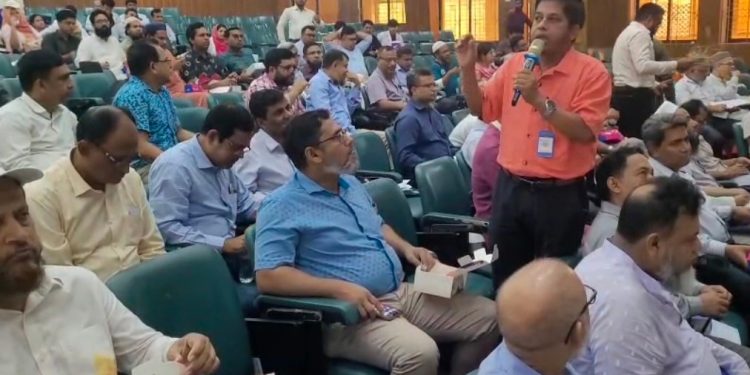 ৫০ বছরের পর হাড় ক্ষয়ের ঝুঁকি ভয়াবহ,প্রতি তিন নারী ও পাঁচ পুরুষের একজন আক্রান্ত, বিশেষজ্ঞদের সতর্কবার্তা