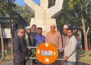 মহান বিজয় দিবসে ধোবাউড়া ডিজিটাল প্রেসক্লাবের পুষ্পস্তবক অর্পণ