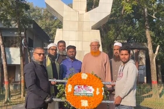 মহান বিজয় দিবসে ধোবাউড়া ডিজিটাল প্রেসক্লাবের পুষ্পস্তবক অর্পণ