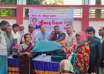 ঈশ্বরগঞ্জে শীতার্ত মানুষের পাশে মজিবুর রহমান