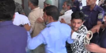 ইকবাল হত্যা মামলায় ৭ জনের মৃত্যুদণ্ড, সাংবাদিকদের ক্যামেরা দেখেই ক্ষিপ্ত খুনি বাবু