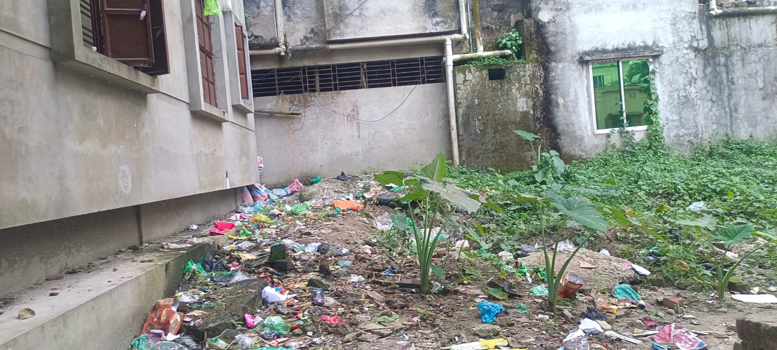 ফুলপুরে পুলিশের নাকের ডগায় কিশোর শিক্ষার্থীদের মাদকের আড্ডা, অতিষ্ঠ এলাকাবাসী